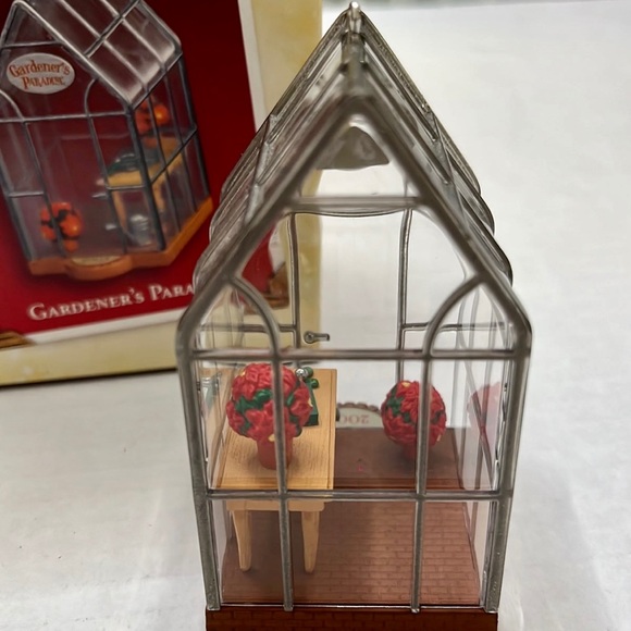 Hallmark Ornament
Gardeners Paradise
Circa 2005 - Picture 2 of 3